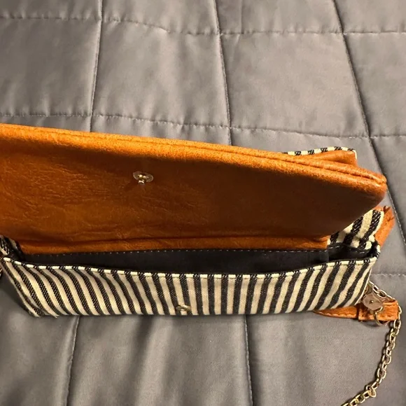Small Street Level blue and white stripe/tan crossbody. - Picture 3 of 4
